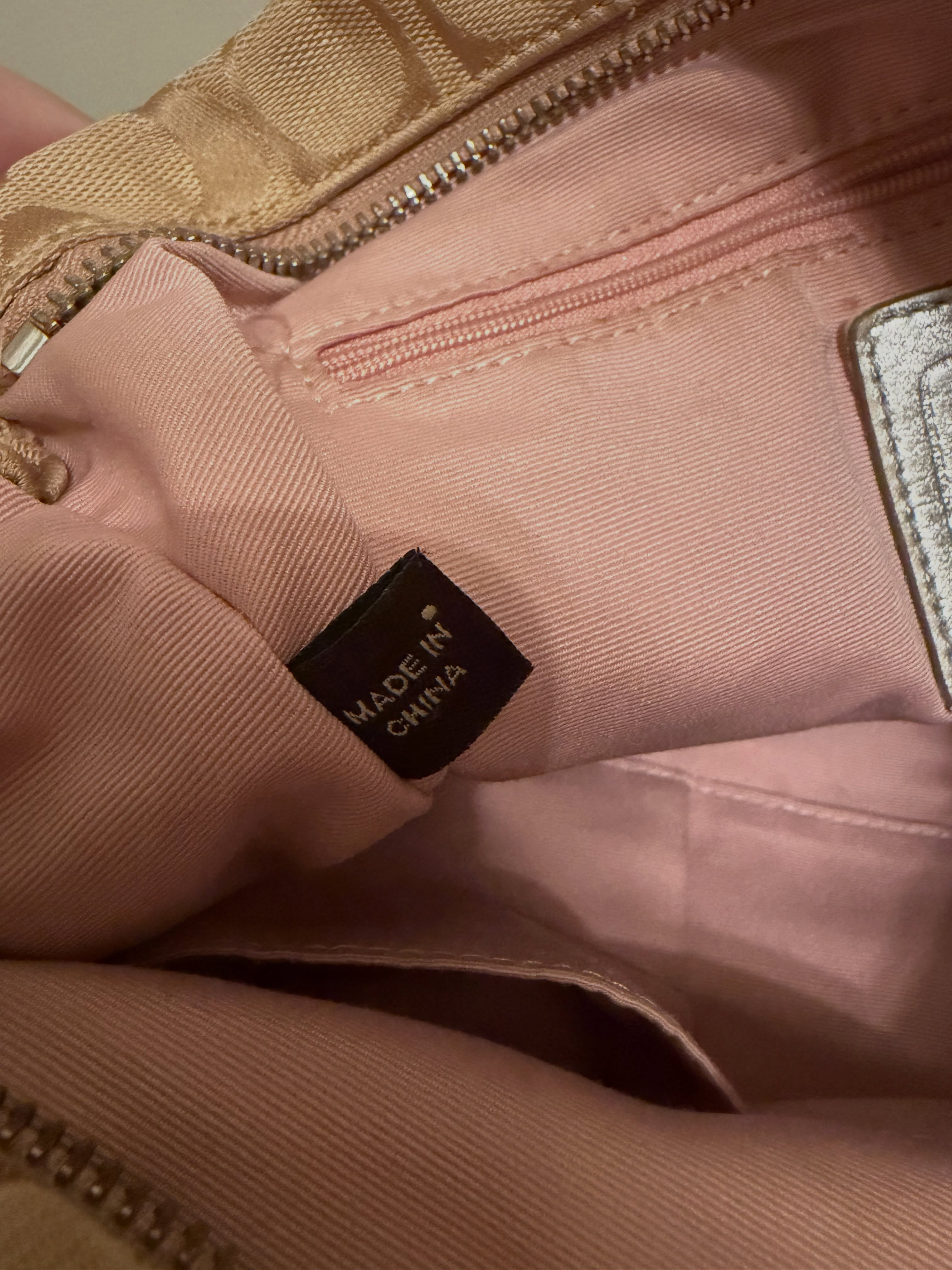 Coach Beige Signature Multi-Color Stripe Crossbody 💙