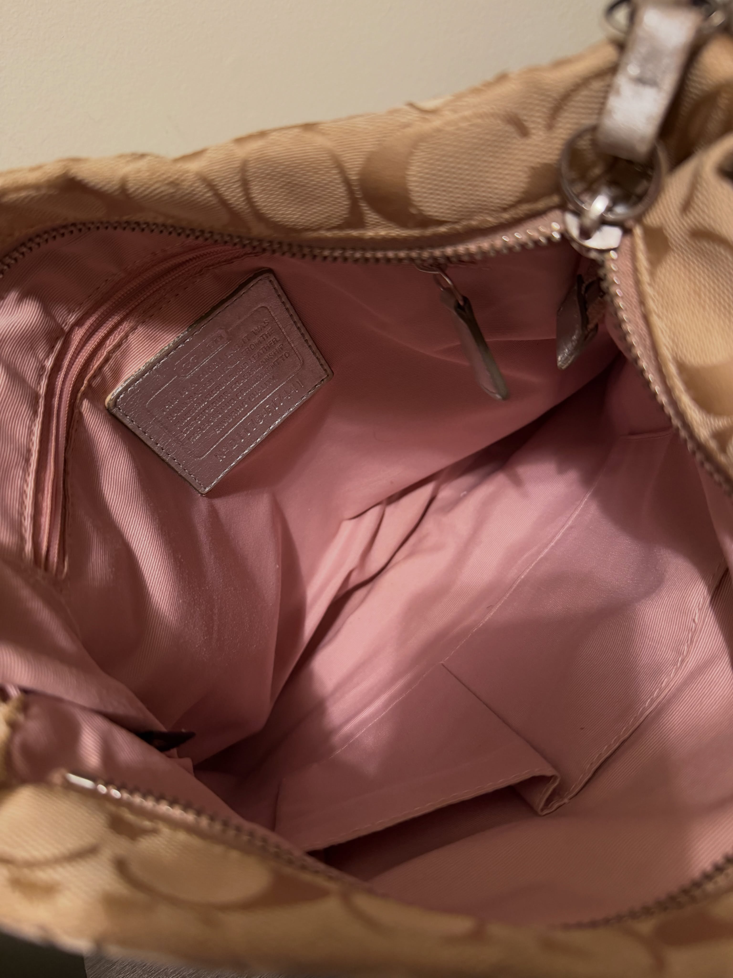 Coach Beige Signature Multi-Color Stripe Crossbody 💙